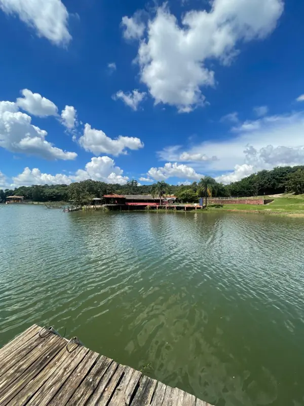Deck sobre a lagoa